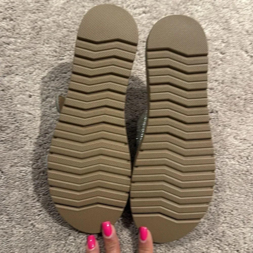 Soda size 10 sparkle sandals brand new !